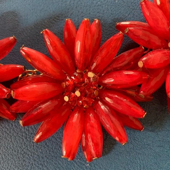 Chunky red and gold floral statement necklace - Picture 3 of 3